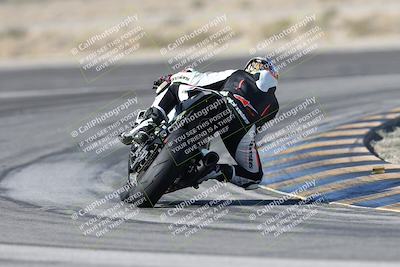 media/Dec-01-2025-Moto Forza (Mon) [[2daa91e15f]]/1-Advanced Group/Session 2 Turn 11 Backside/